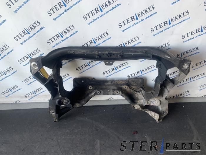 Subframe van een Mercedes-Benz C (W203) 2.7 C-270 CDI 20V 2004