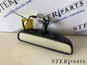 Gebruikte Spiegel binnen Mercedes SL (R231) 350 CGI 3.5 V6 24V Prijs € 49,95 Margeregeling aangeboden door Sterparts Mercedes specialist