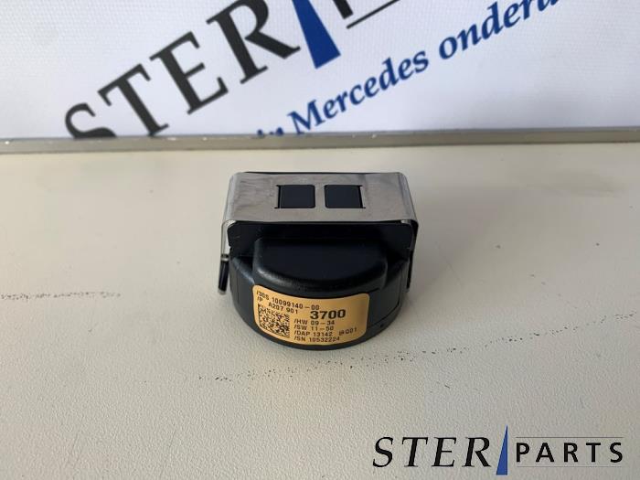 Gebruikte Regensensor Mercedes SL (R231) 350 CGI 3.5 V6 24V Prijs € 19,95 Margeregeling aangeboden door Sterparts Mercedes specialist