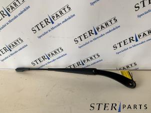 Gebruikte Ruitenwisserarm voor Mercedes B (W246) 1.8 B-180 CDI BlueEFFICIENCY 16V Prijs € 14,95 Margeregeling aangeboden door Sterparts Mercedes specialist