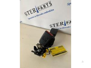 Gebruikte Veiligheidsgordel Insteek midden-achter Mercedes C (W205) C-200 2.0 CGI 16V Prijs € 24,95 Margeregeling aangeboden door Sterparts Mercedes specialist