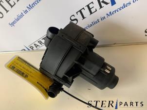 Gebruikte Secundaire Pomp Mercedes E (C207) E-200 CGI 16V BlueEfficiency Prijs € 149,50 Margeregeling aangeboden door Sterparts Mercedes specialist