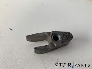 Gebruikte Injector brug Mercedes Vito (639.7) 2.2 115 CDI 16V Euro 5 Prijs € 4,95 Margeregeling aangeboden door Sterparts Mercedes specialist