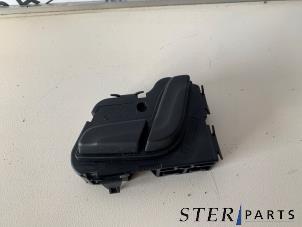 Gebruikte Stoelverwarmings module Mercedes C (W205) C-200 2.0 CGI 16V Prijs € 49,50 Margeregeling aangeboden door Sterparts Mercedes specialist