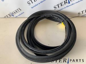 Gebruikte Achterkleprubber Mercedes B (W246) 1.8 B-180 CDI BlueEFFICIENCY 16V Prijs € 24,95 Margeregeling aangeboden door Sterparts Mercedes specialist