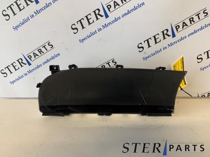 Instrumentenpaneel van een Mercedes-Benz S (W221) 4.0 S-420 CDI V8 32V 2007