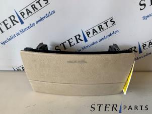 Gebruikte Dashboard deel Mercedes S (W221) 4.0 S-420 CDI V8 32V Prijs € 34,95 Margeregeling aangeboden door Sterparts Mercedes specialist