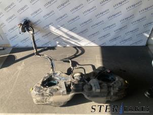 Gebruikte Tank Mercedes E (W212) E-200 CDI 16V BlueEfficiency,BlueTEC Prijs € 145,00 Margeregeling aangeboden door Sterparts Mercedes specialist