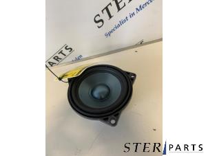 Gebruikte Speaker Mercedes S (W221) 4.0 S-420 CDI V8 32V Prijs € 34,95 Margeregeling aangeboden door Sterparts Mercedes specialist