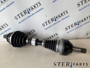 Gebruikte Aandrijfas links-voor Mercedes B (W247) 1.3 B-250 e Turbo 16V Prijs € 453,75 Inclusief btw aangeboden door Sterparts Mercedes specialist