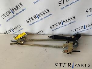 Gebruikte Scharnier cabriodak Mercedes SLK (R170) 2.0 200 16V Prijs € 149,50 Margeregeling aangeboden door Sterparts Mercedes specialist