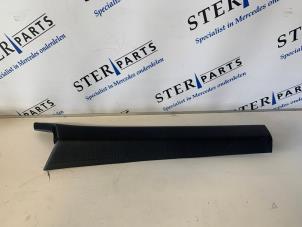 Gebruikte A-stijl Afdekkap rechts Mercedes SLK (R170) 2.0 200 16V Prijs € 24,95 Margeregeling aangeboden door Sterparts Mercedes specialist