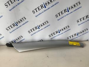 Gebruikte A-stijl Afdekkap links Mercedes SLK (R170) 2.0 200 16V Prijs € 24,95 Margeregeling aangeboden door Sterparts Mercedes specialist