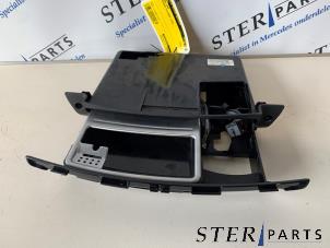 Gebruikte Asbak voor Mercedes S (222.0/222.1) 2.1 S-300 BlueTEC Hybrid, S-300 h 16V Prijs € 39,95 Margeregeling aangeboden door Sterparts Mercedes specialist