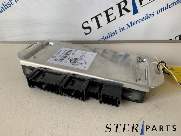 Gebruikte Comfort Module Mercedes S (W220) 3.2 S-320 18V Prijs € 125,00 Margeregeling aangeboden door Sterparts Mercedes specialist