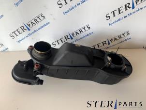 Gebruikte Luchtfilterhuis Mercedes SLK (R170) 2.3 230 K 16V Prijs € 29,50 Margeregeling aangeboden door Sterparts Mercedes specialist