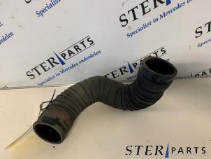 Gebruikte Intercooler Slang Mercedes SLK (R170) 2.3 230 K 16V Prijs € 29,50 Margeregeling aangeboden door Sterparts Mercedes specialist