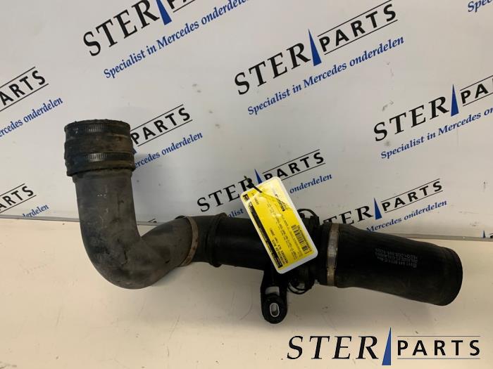 Gebruikte Intercooler Buis Mercedes SLK (R170) 2.3 230 K 16V Prijs € 35,00 Margeregeling aangeboden door Sterparts Mercedes specialist