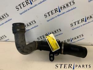 Gebruikte Intercooler Buis Mercedes SLK (R170) 2.3 230 K 16V Prijs € 35,00 Margeregeling aangeboden door Sterparts Mercedes specialist