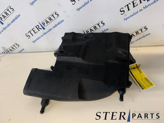 Gebruikte Luchtfilterhuis Mercedes CLS (C219) 320 CDI 24V Prijs € 24,95 Margeregeling aangeboden door Sterparts Mercedes specialist