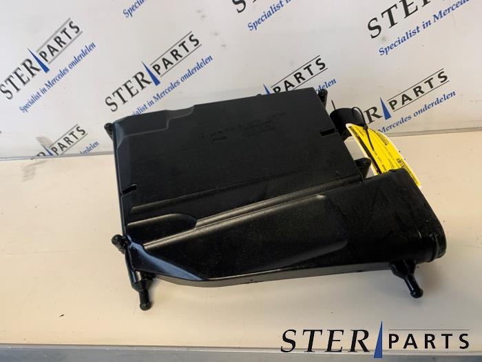 Gebruikte Luchtfilterhuis Mercedes CLS (C219) 320 CDI 24V Prijs € 24,95 Margeregeling aangeboden door Sterparts Mercedes specialist