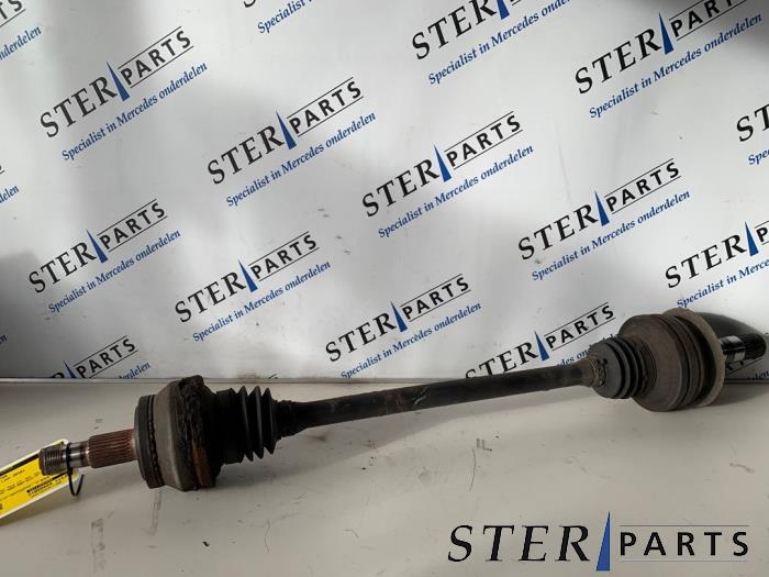 Gebruikte Aandrijfas links-achter Mercedes CLS (C219) 320 CDI 24V Prijs € 44,95 Margeregeling aangeboden door Sterparts Mercedes specialist