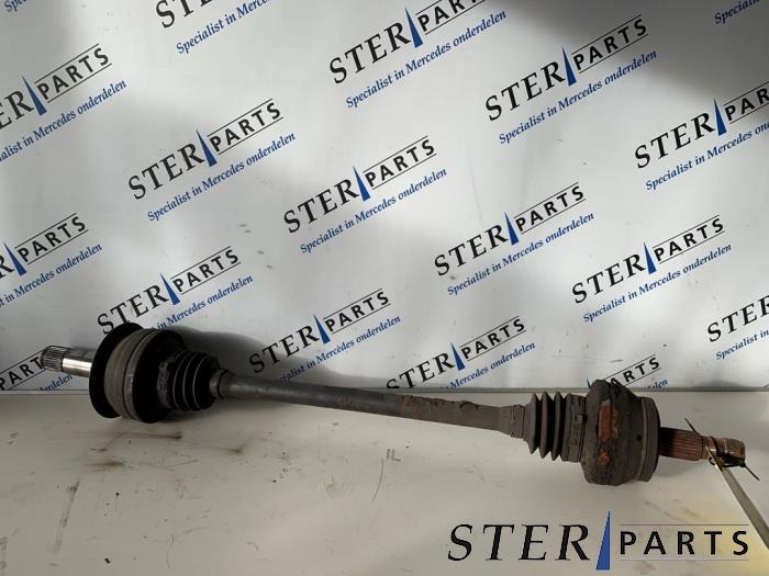 Gebruikte Aandrijfas rechts-achter Mercedes CLS (C219) 320 CDI 24V Prijs € 44,95 Margeregeling aangeboden door Sterparts Mercedes specialist