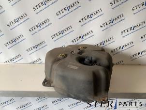 Gebruikte Tank adblue Mercedes E (W212) E-220 CDI 16V BlueEfficiency Prijs € 295,00 Margeregeling aangeboden door Sterparts Mercedes specialist