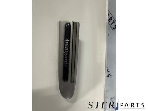 Gebruikte Sierstrip Mercedes E Combi (S211) 3.2 E-320 CDI 24V Prijs € 12,50 Margeregeling aangeboden door Sterparts Mercedes specialist