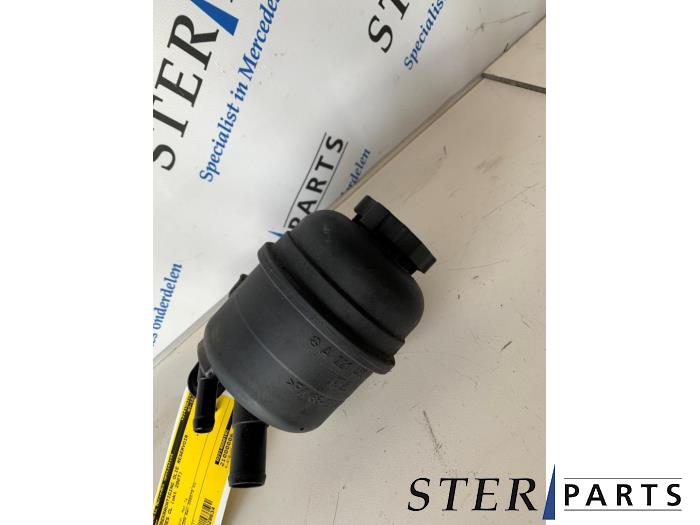 Gebruikte Servo Oliereservoir Mercedes CL (216) 6.2 CL-63 AMG V8 Prijs € 14,95 Margeregeling aangeboden door Sterparts Mercedes specialist