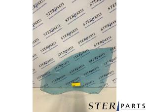 Gebruikte Portierruit 4Deurs links-voor Mercedes E (W211) 2.2 E-200 CDI 16V Prijs € 34,95 Margeregeling aangeboden door Sterparts Mercedes specialist