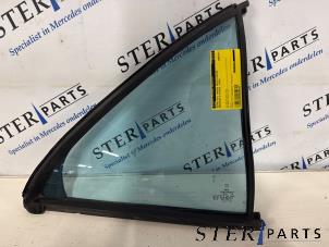 Gebruikte Ruit Extra 4Deurs rechts-achter Mercedes E (W210) 2.0 E-200K 16V Prijs € 19,95 Margeregeling aangeboden door Sterparts Mercedes specialist