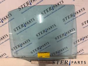 Gebruikte Deurruit 4Deurs rechts-achter Mercedes E Combi (S210) 2.0 E-200K 16V Prijs € 24,95 Margeregeling aangeboden door Sterparts Mercedes specialist