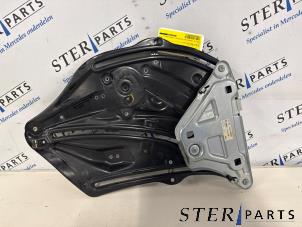 Gebruikte Raammechaniek 2Deurs rechts-achter Mercedes E (R207) E-200 CGI 16V BlueEfficiency Prijs € 74,50 Margeregeling aangeboden door Sterparts Mercedes specialist