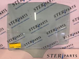 Gebruikte Deurruit 4Deurs links-achter Mercedes C (W205) C-220 2.2 CDI BlueTEC, C-220 d 16V Prijs € 29,95 Margeregeling aangeboden door Sterparts Mercedes specialist