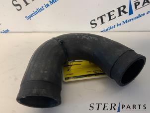 Gebruikte Intercooler Slang Mercedes ML I (163) 400 4.0 CDI V8 32V Prijs € 30,00 Margeregeling aangeboden door Sterparts Mercedes specialist