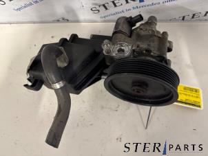 Gebruikte Servopomp Mercedes C (W204) 3.5 C-300 CGI V6 24V Prijs € 225,00 Margeregeling aangeboden door Sterparts Mercedes specialist