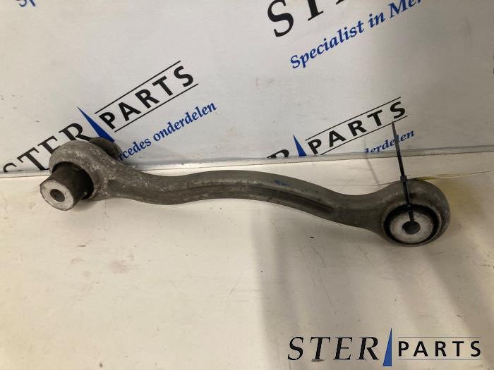 Gebruikte Reactiestang links-achter Mercedes C (W205) C-200d 2.2 16V Prijs € 14,95 Margeregeling aangeboden door Sterparts Mercedes specialist