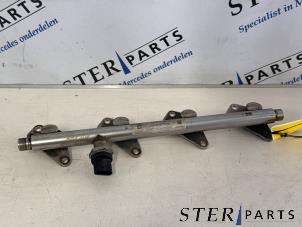 Gebruikte Injector brug Mercedes A (W176) 2.0 A-250 Turbo 16V Prijs € 29,95 Margeregeling aangeboden door Sterparts Mercedes specialist