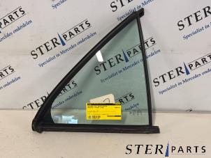 Gebruikte Driehoeks Ruit rechts-achter Mercedes C (W202) 1.8 C-180 16V Prijs € 19,95 Margeregeling aangeboden door Sterparts Mercedes specialist