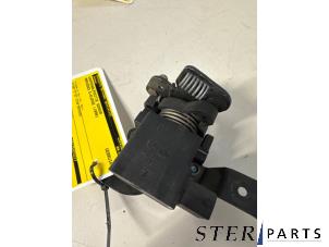 Gebruikte Gaspedaalpositie Sensor Mercedes E (W210) 2.2 E-200 CDI 16V Prijs € 90,75 Inclusief btw aangeboden door Sterparts Mercedes specialist