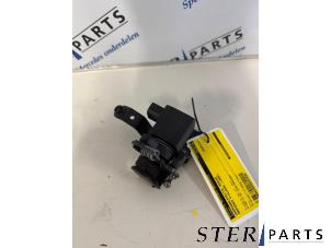 Gebruikte Gaspedaalpositie Sensor Mercedes E (W210) 2.2 E-200 CDI 16V Prijs € 90,75 Inclusief btw aangeboden door Sterparts Mercedes specialist