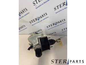 Gebruikte Hoofdremcilinder Mercedes E Combi (S211) 3.2 E-320 CDI 24V Prijs € 74,50 Margeregeling aangeboden door Sterparts Mercedes specialist