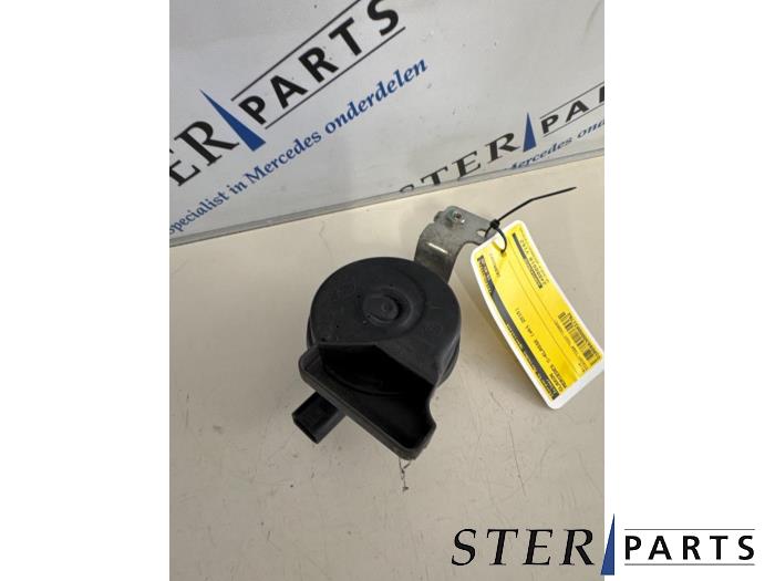 Claxon van een Mercedes-Benz C (W205) C-350 e 2.0 16V 2015