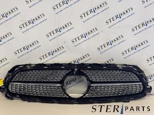 Gebruikte Grille Mercedes E (W213) E-200 2.0 Turbo 16V Prijs € 295,00 Margeregeling aangeboden door Sterparts Mercedes specialist