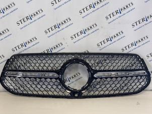 Gebruikte Grille Mercedes GLE (V167) 350 e 2.0 16V 4-Matic Prijs € 124,95 Margeregeling aangeboden door Sterparts Mercedes specialist
