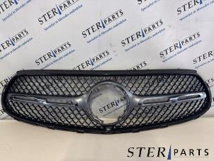 Gebruikte Grille Mercedes GLC (X254) 2.0 200 16V 4-Matic Prijs € 119,50 Margeregeling aangeboden door Sterparts Mercedes specialist