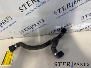 Gebruikte Radiateurslang Mercedes C (W205) C-350 e 2.0 16V Prijs € 19,50 Margeregeling aangeboden door Sterparts Mercedes specialist