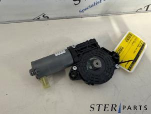 Gebruikte Schuifdak Motor Mercedes C (W205) C-350 e 2.0 16V Prijs € 39,50 Margeregeling aangeboden door Sterparts Mercedes specialist