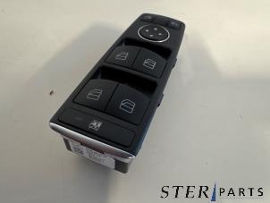 Gebruikte Combischakelaar ramen Mercedes B (W246) 1.5 B-180 CDI,d 16V Prijs € 29,50 Margeregeling aangeboden door Sterparts Mercedes specialist